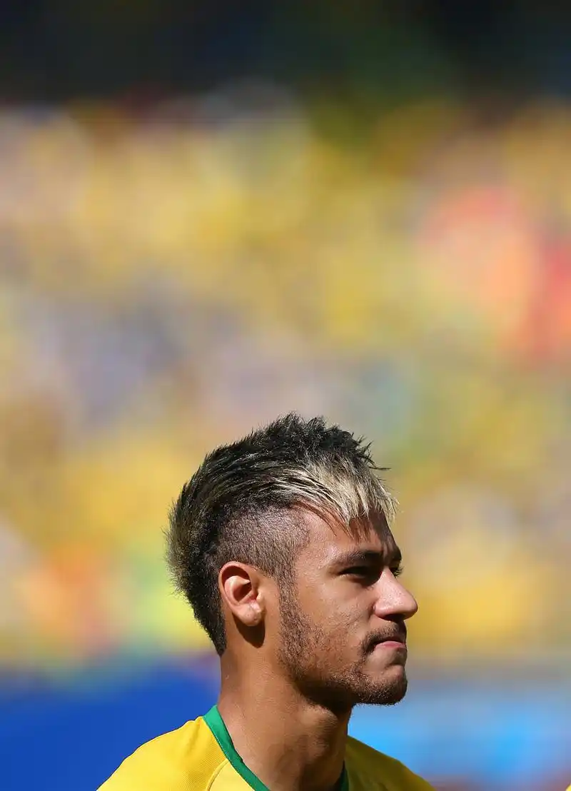 他将自己定 他将自己定